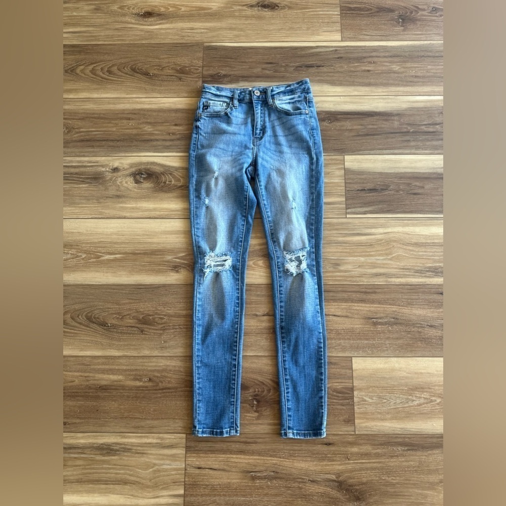 KanCan women’s estilo distressed jeans size 1/24